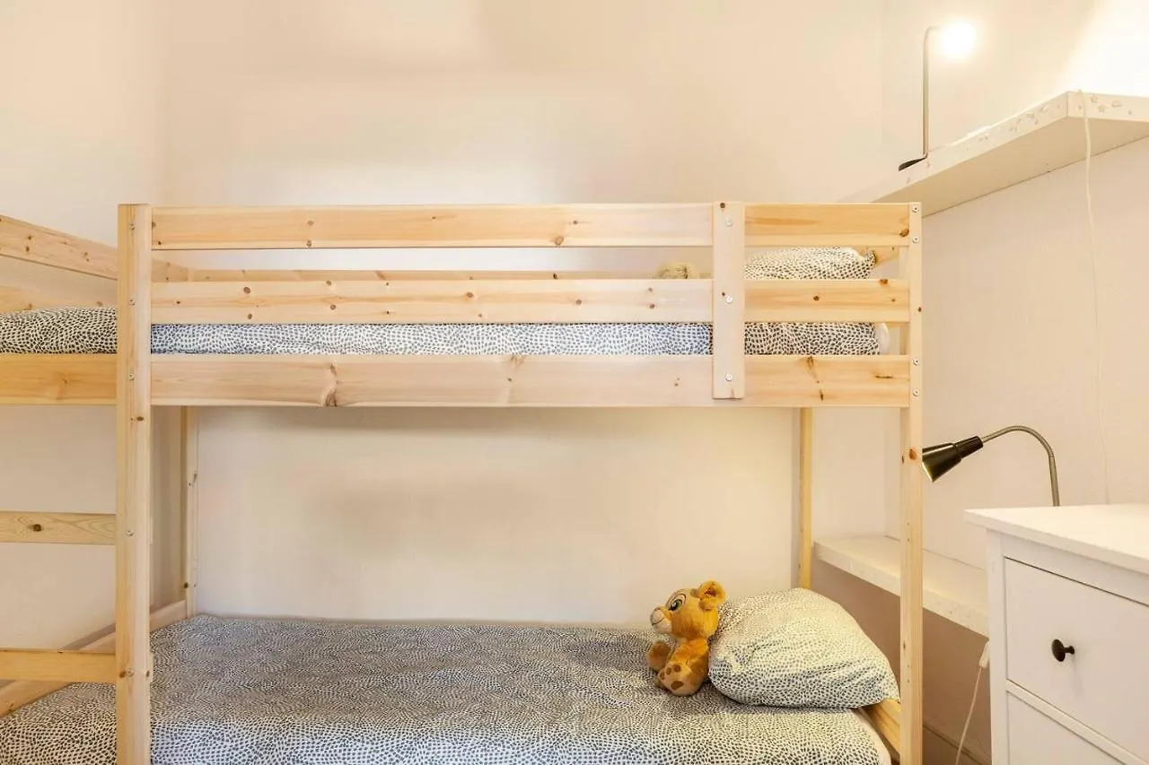 Relax In Lisbon For 4 People With Terrace And Parking Apartment