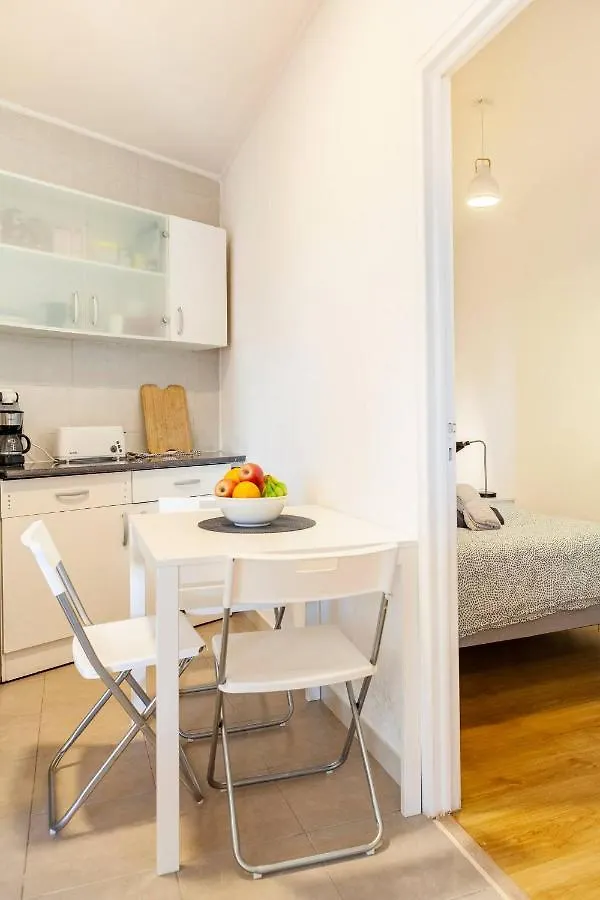 Relax In Lisbon For 4 People With Terrace And Parking Apartment